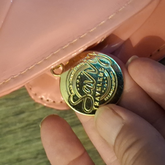 NEW SAVVY TRAVELERS KISS KLUTCH. - Picture 4 of 9